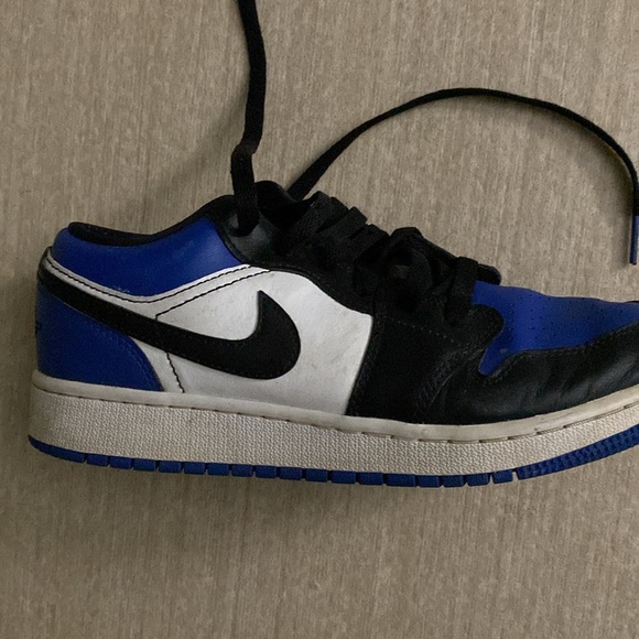 Nike air low top Jordan’s for women or boys - Picture 2 of 2